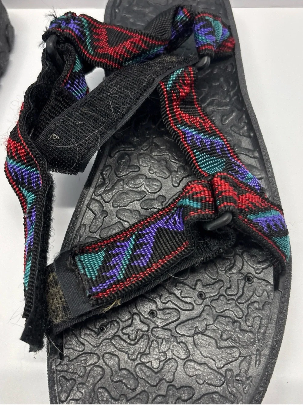 Men's Black shoremates Sandal with Multicolor Patterned Straps size 9